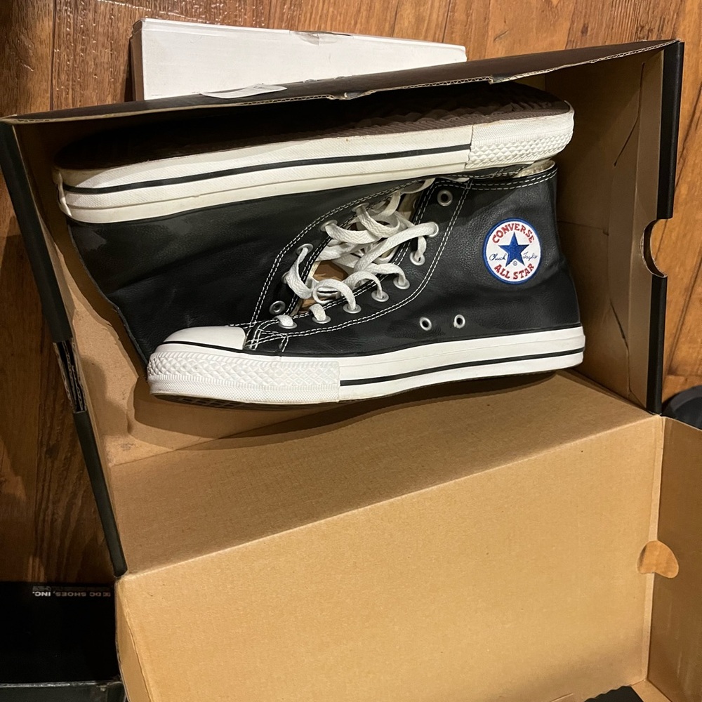 Men’s leather black converse- never worn